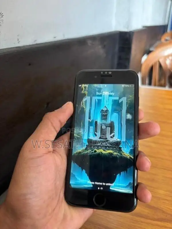 Apple iPhone SE 2 (Used)