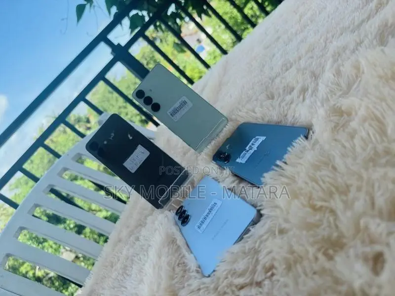 Samsung Galaxy S25 12GB / 256GB (Used)
