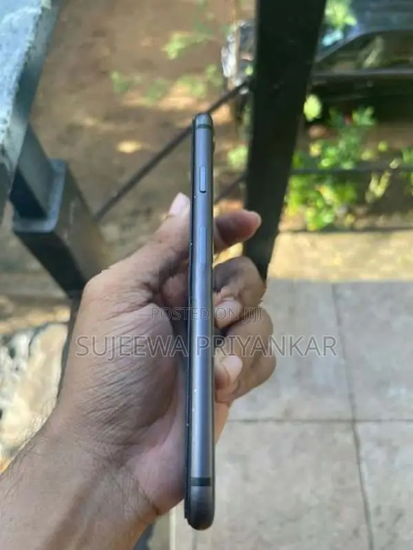 Apple iPhone 8 Black (Used)