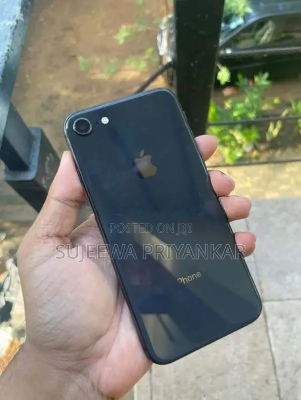 Apple iPhone 8 Black (Used)