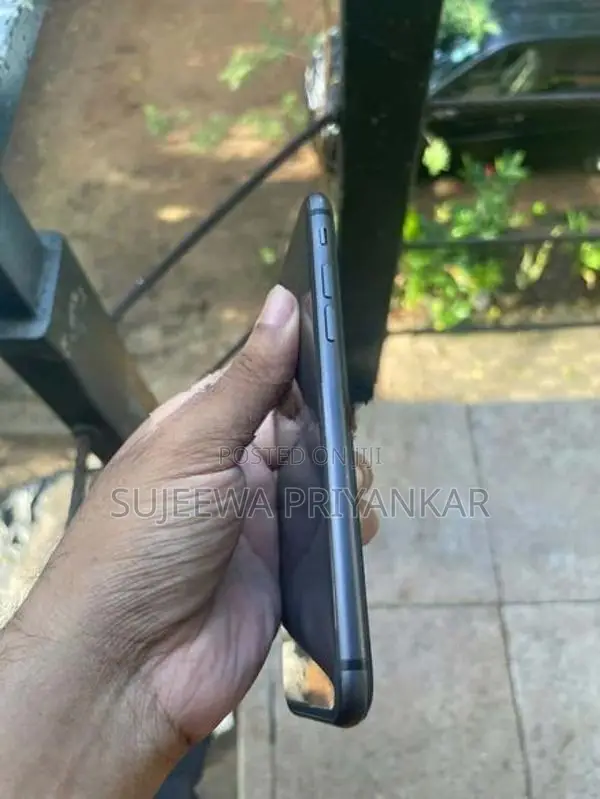 Apple iPhone 8 Black (Used)