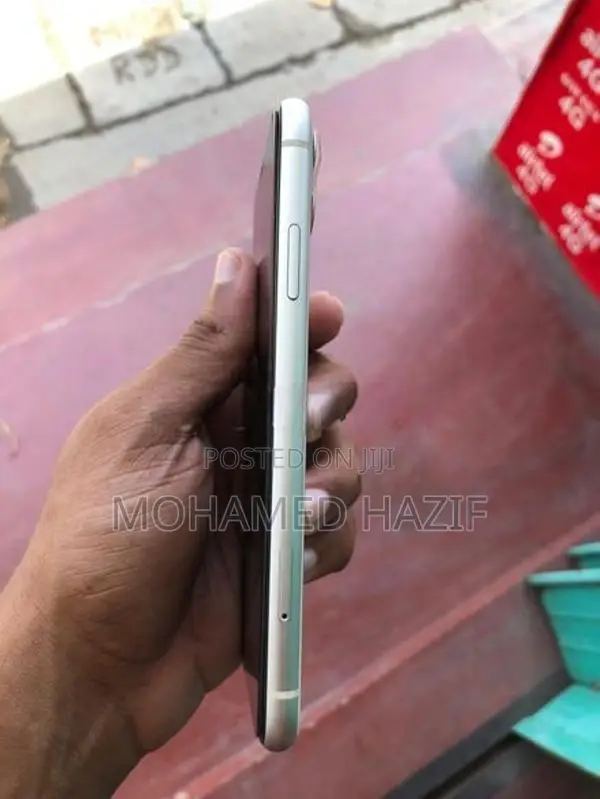 Apple iPhone 11 (Used)