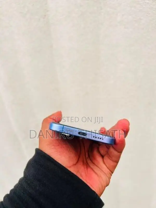 Apple iPhone 16 (Used)