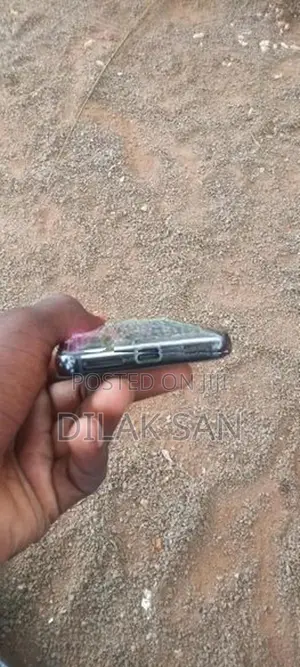 Samsung Galaxy S22 (Used)