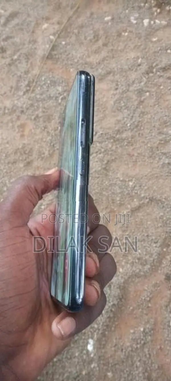 Samsung Galaxy S22 (Used)