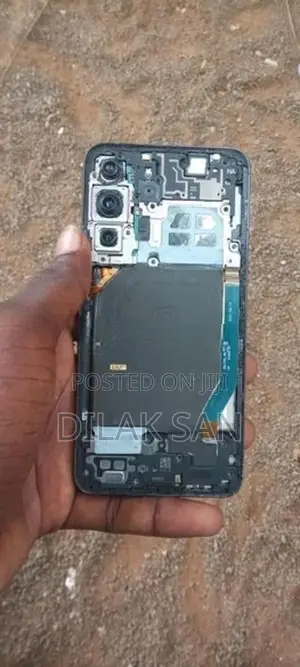 Samsung Galaxy S22 (Used)