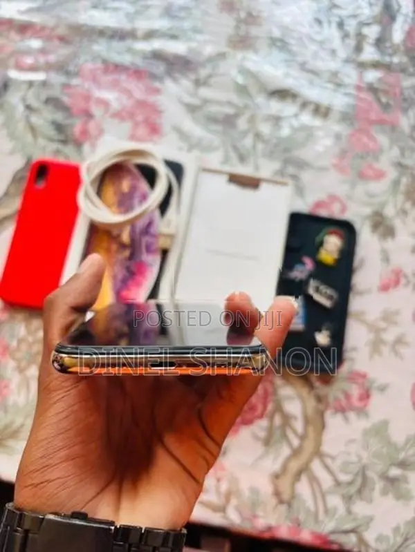 Apple iPhone XS (Used)