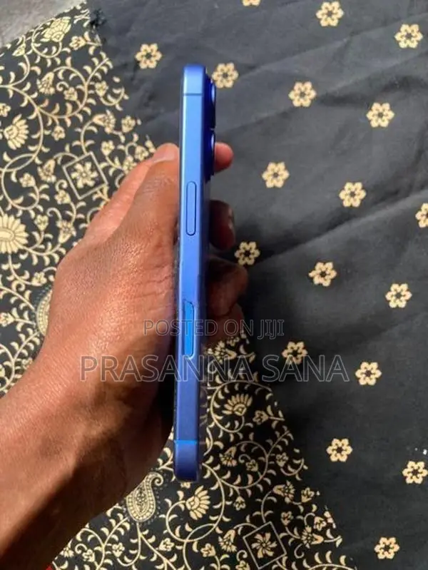 Apple iPhone 16 (Used)
