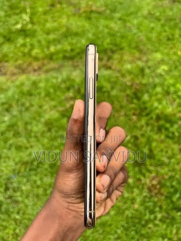Apple iPhone XS (Used)