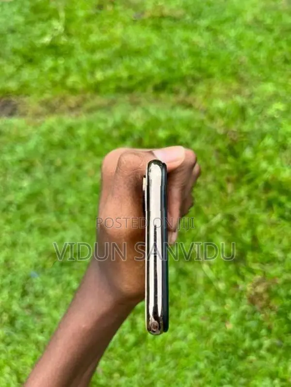 Apple iPhone XS (Used)