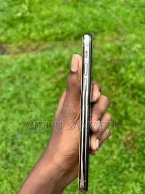 Apple iPhone XS (Used)