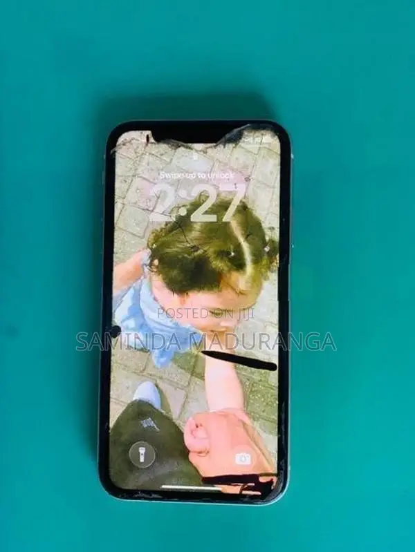 Apple iPhone 11 (Used)