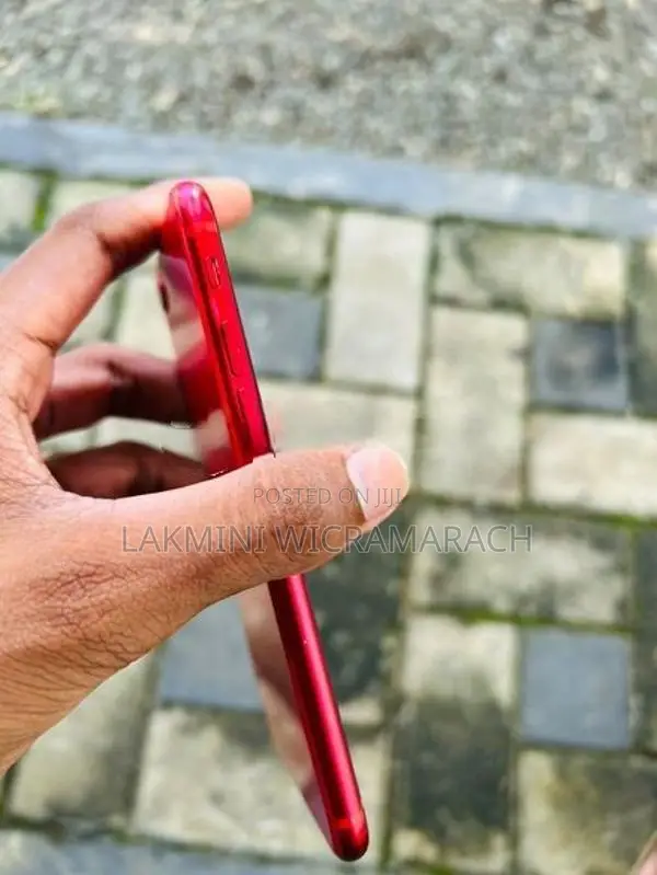 Apple iPhone SE 2 (Used)