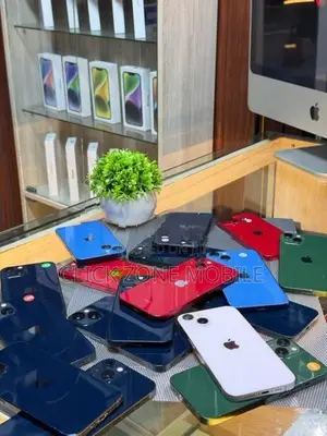 Apple iPhone 13 (Used)