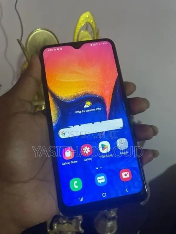 Samsung Galaxy A10 32GB (Used)