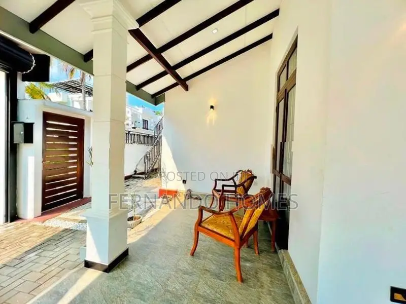 ගෙදර බඩුත් සමග විකුණන නව නිවස මීගමුව
