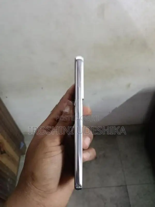 Samsung Galaxy S22 (Used)