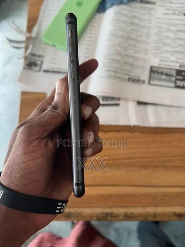 Apple iPhone 8 (Used)