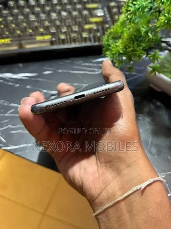 Apple iPhone 11 256GB (Used)