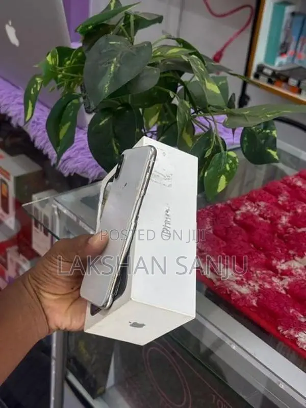 Apple iPhone XS (Used)