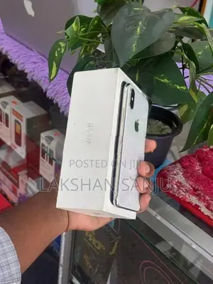 Apple iPhone XS (Used)