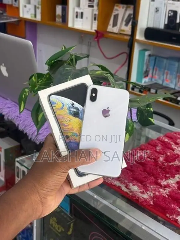 Apple iPhone XS (Used)