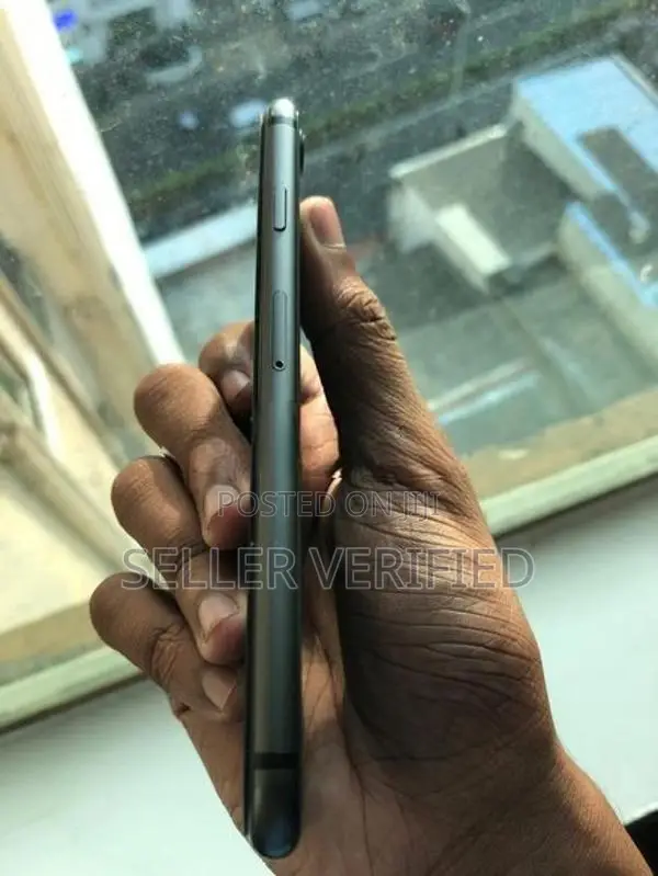 Apple iPhone 8 (Used)