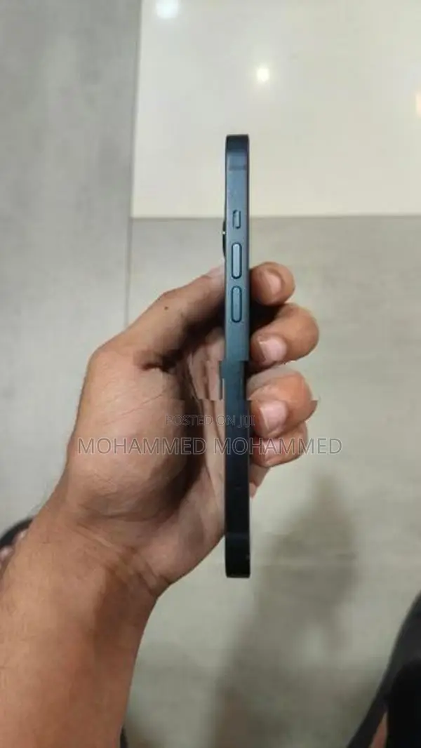 Apple iPhone 13 (Used)