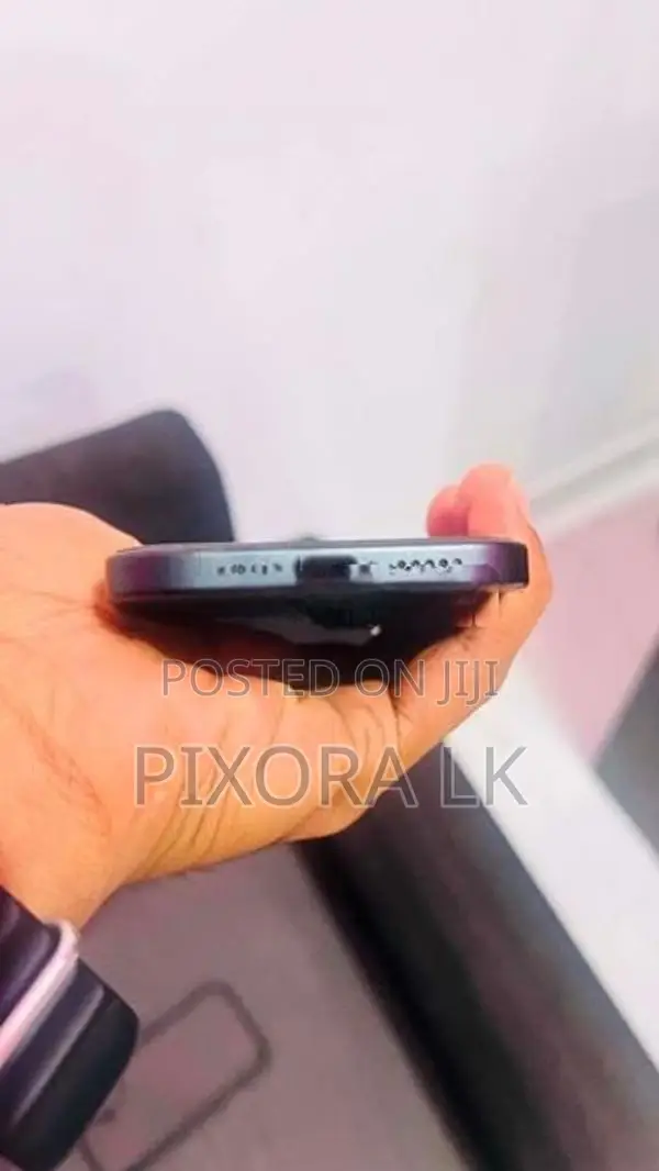 Apple iPhone 16 (Used)