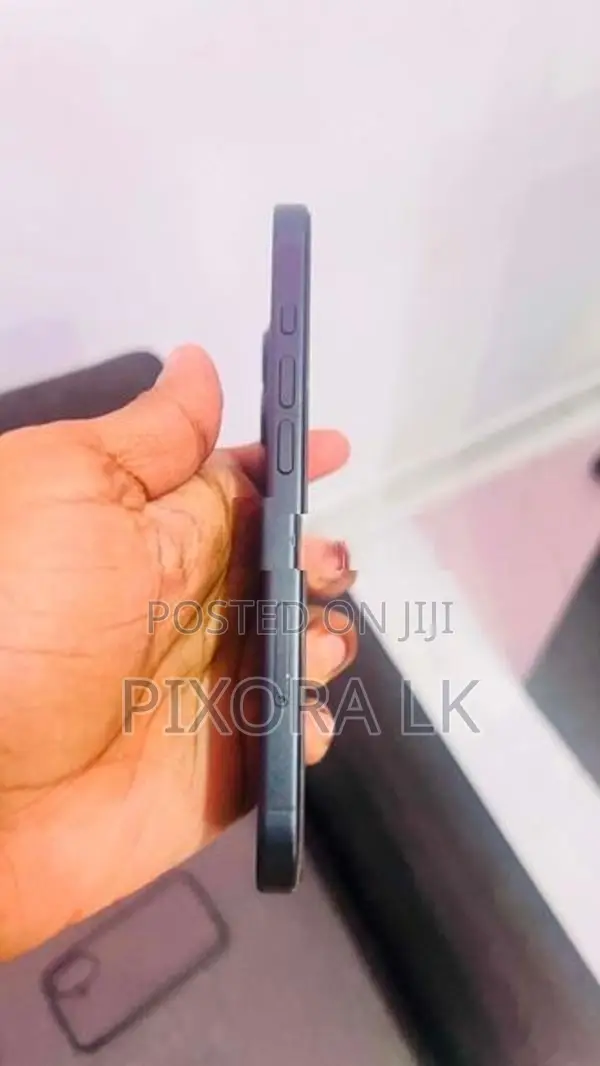 Apple iPhone 16 (Used)
