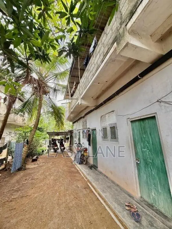 වතුපිටිවල කාමර 16කින් යුත් බෝඩිං නිවාස සංකීරණය RU 7954 In Nittambuwa