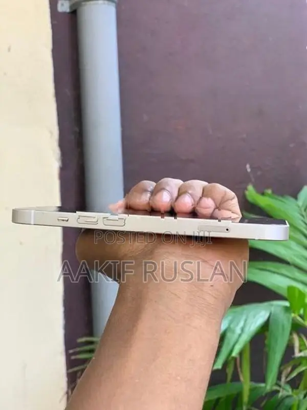 Apple iPhone 13 (Used)