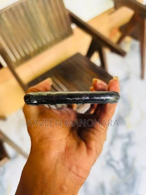 Apple iPhone XR (Used)