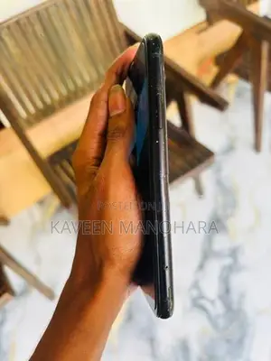 Apple iPhone XR (Used)