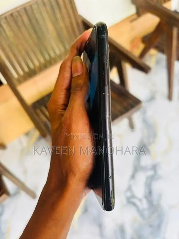 Apple iPhone XR (Used)