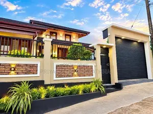 Beautiful Green Garden / Luxury House For Sale in Gonapola