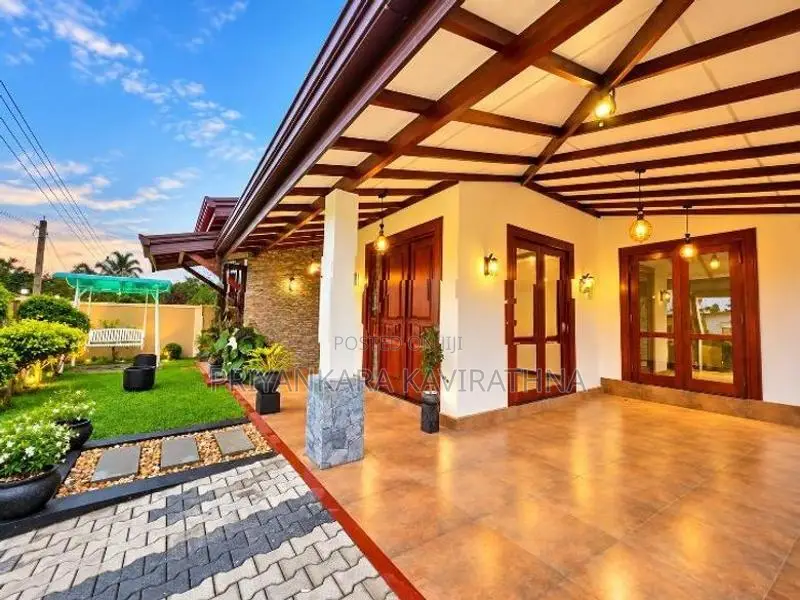Beautiful Green Garden / Luxury House For Sale in Gonapola