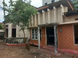 Old House With 20p Land In Panadura Town