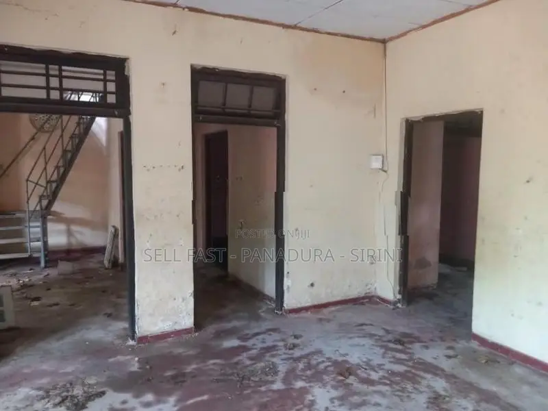 Old House With 20p Land In Panadura Town