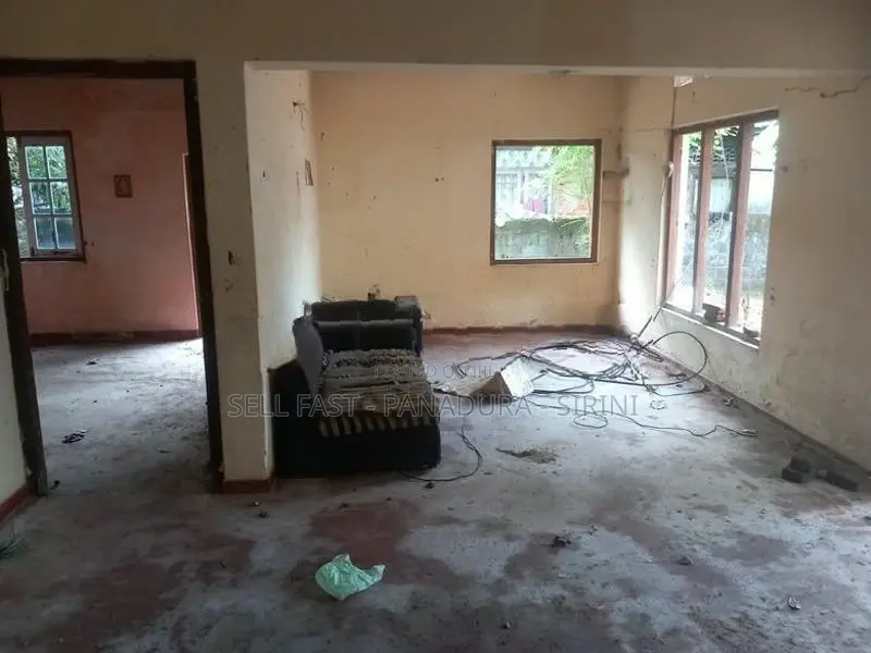 Old House With 20p Land In Panadura Town