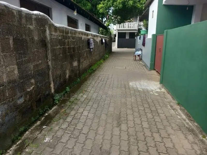 Old House With 20p Land In Panadura Town