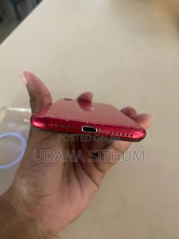Apple iPhone SE 2 Red (Used)