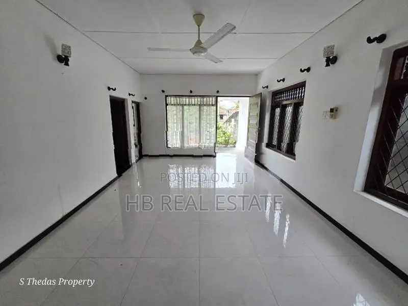 17 Perch land with House Rajagiriya