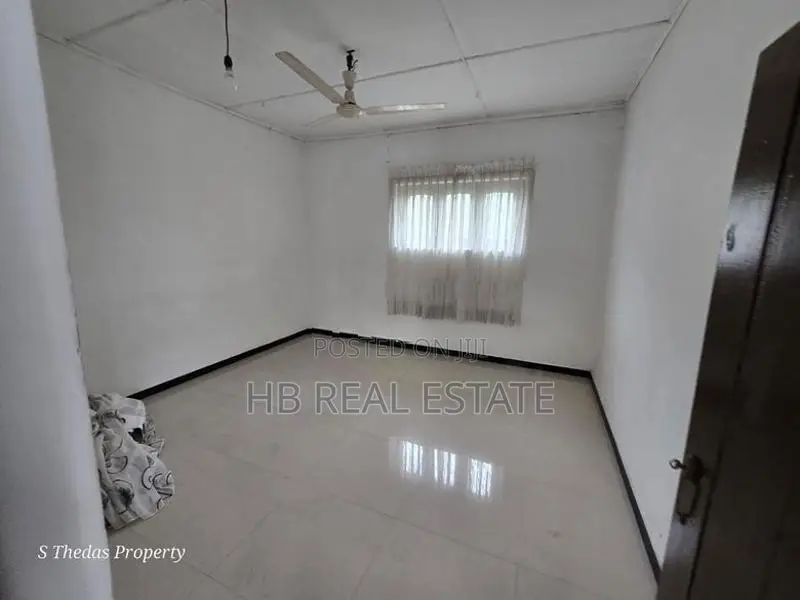 17 Perch land with House Rajagiriya