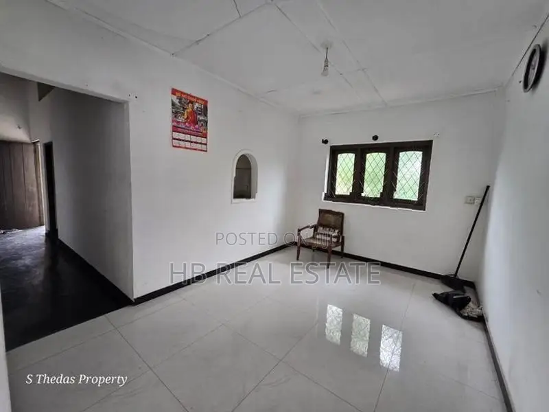 17 Perch land with House Rajagiriya