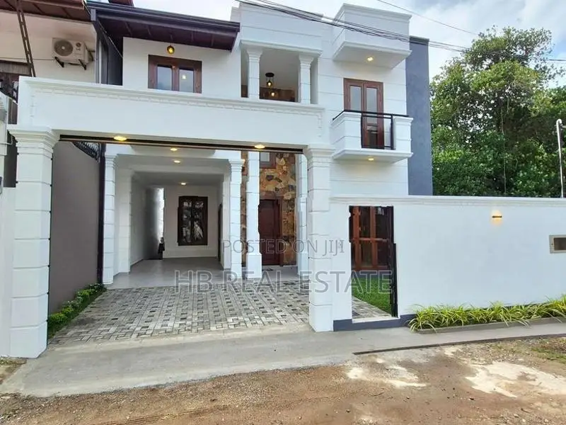 Boralasgamuwa Architectural Designed Super Luxury House For Sale