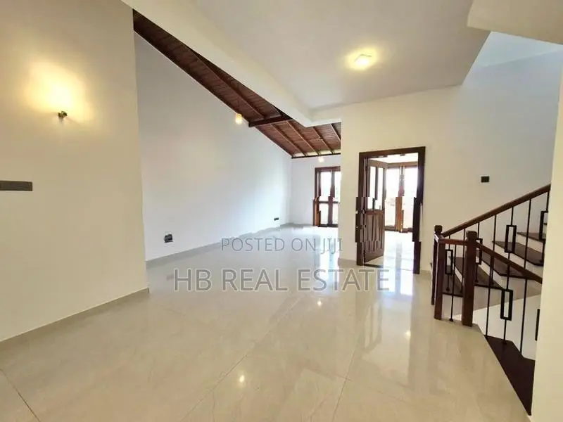 Boralasgamuwa Architectural Designed Super Luxury House For Sale