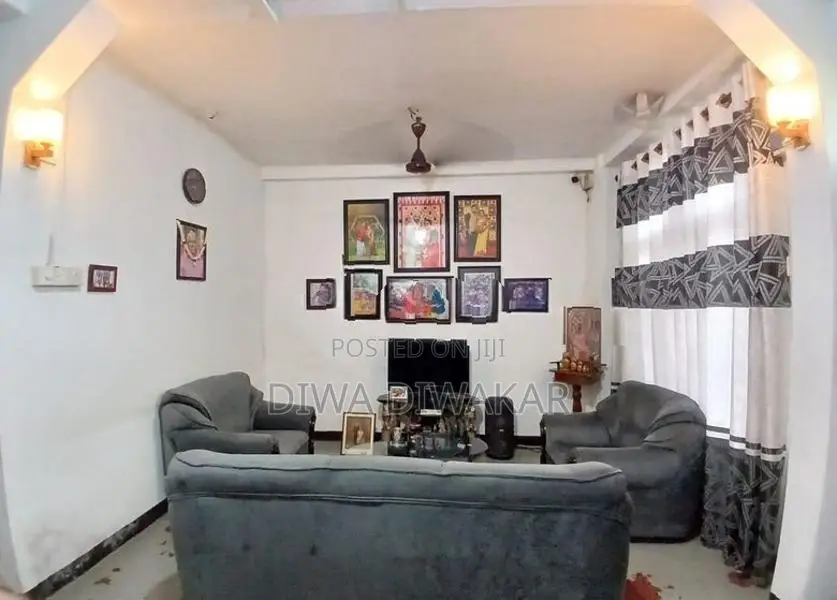 2 Floors - Upstairs House for Lease Colombo 14