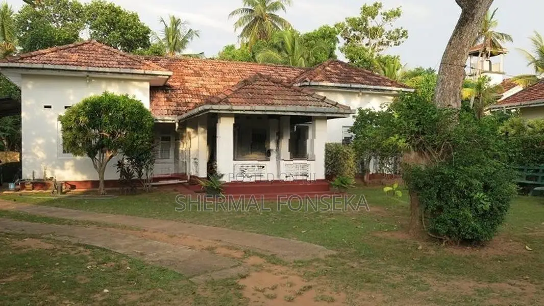 Negombo Katuwapitiya Demanhandiya St. Sebastian road land for sale