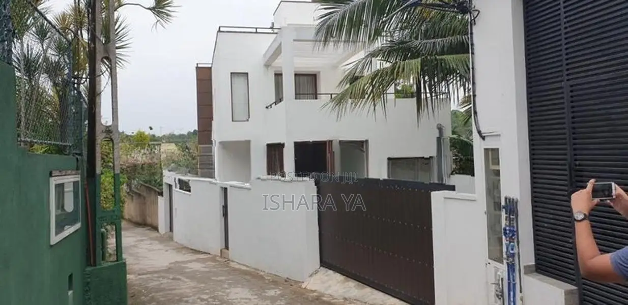 Spacious Semi Furnished House For Rent In Madiwela Kotte